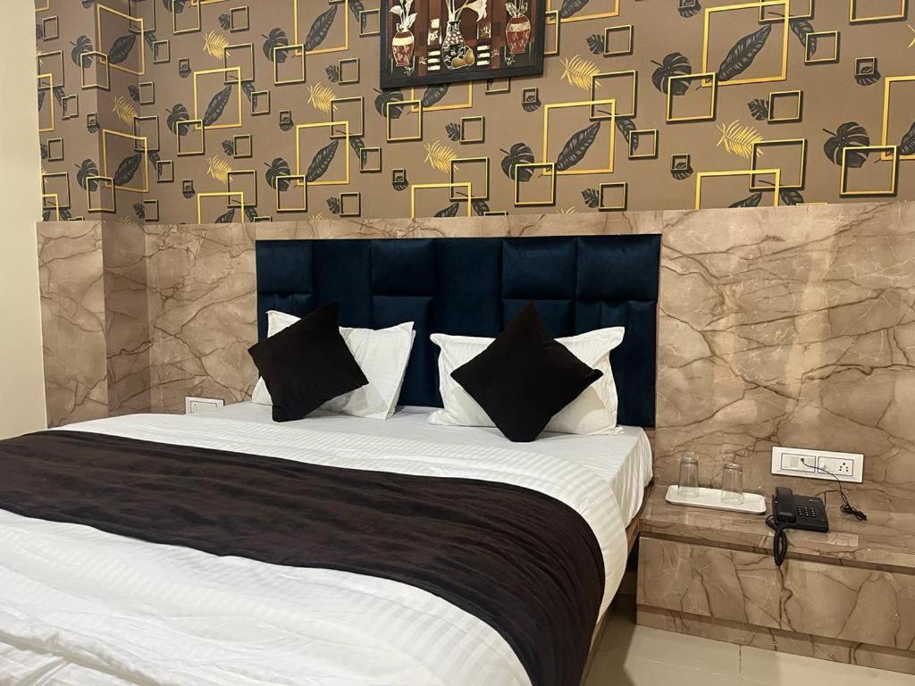Hotel Sunrise 巴罗达 外观 照片